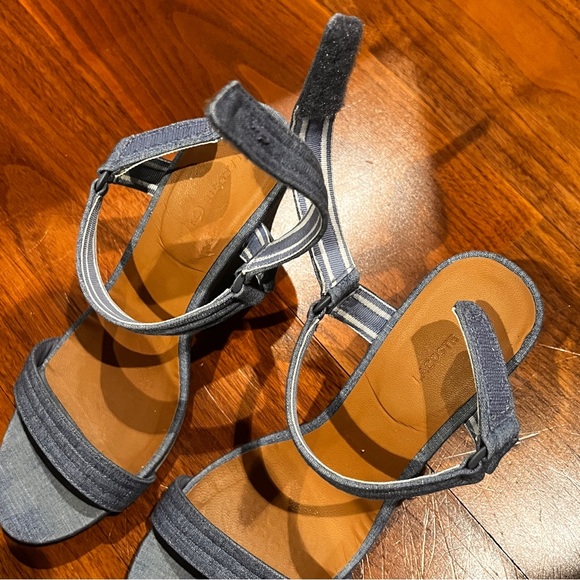 Lacoste Karoly 3 Sandals in Denim - Picture 5 of 12